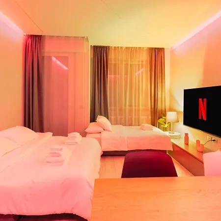 Santa Caterina - Netflix Garage Box P... * بوردينوني