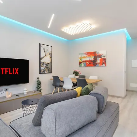 Santa Caterina - Netflix Garage Box P... * بوردينوني