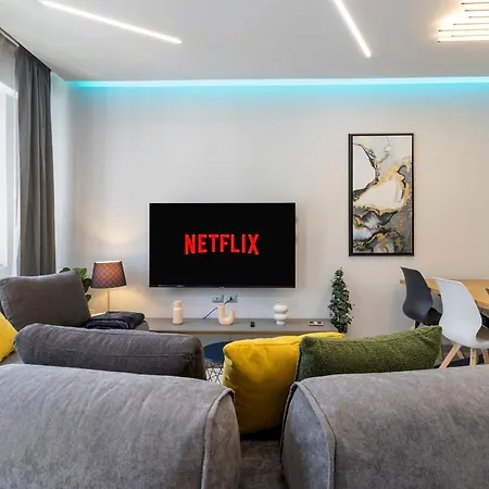 Santa Caterina - Netflix Garage Box P...