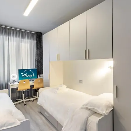 Santa Caterina - Netflix Garage Box P...