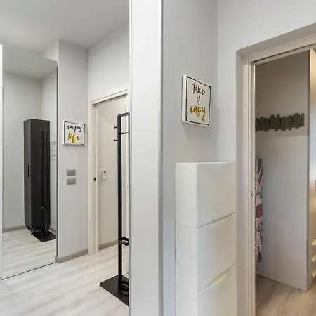 Santa Caterina - Netflix Garage Box P... *
