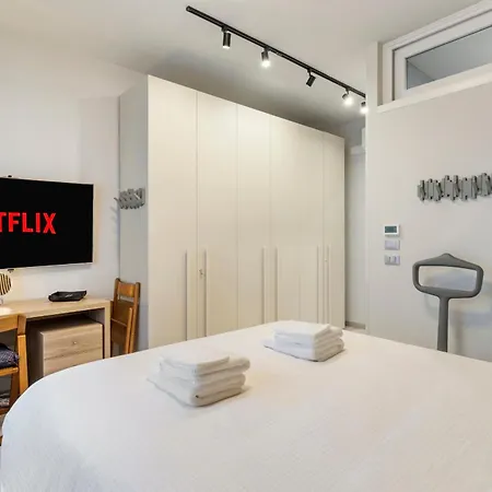 Santa Caterina - Netflix Garage Box P... * 포르데노네
