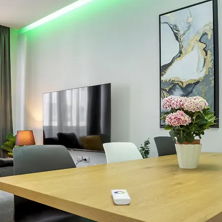 Santa Caterina - Netflix Garage Box P... شقة